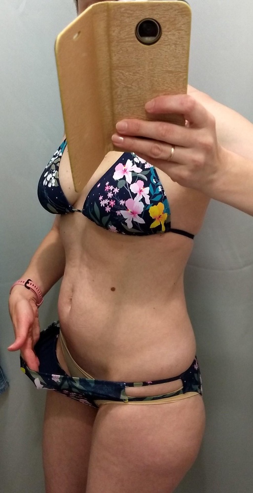 На ОБ-105(в области "ушек", над ними ~ 99)-сели очень свободно. Перезаказала на М-сели лучше.