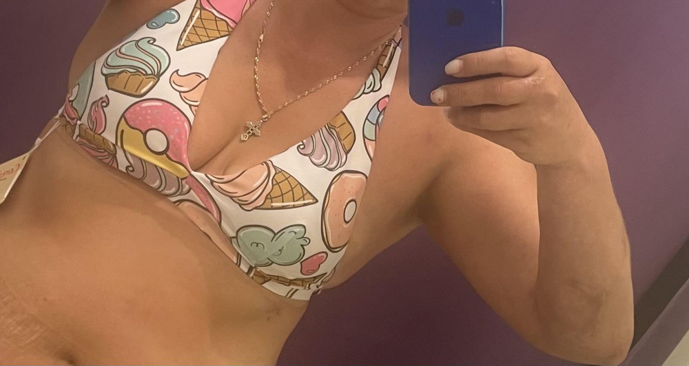 Лиф однозначно прекрасен, но мне кажется я не свой размер заказа, как будто одно лишнее движение и всё выпадет из него моё)