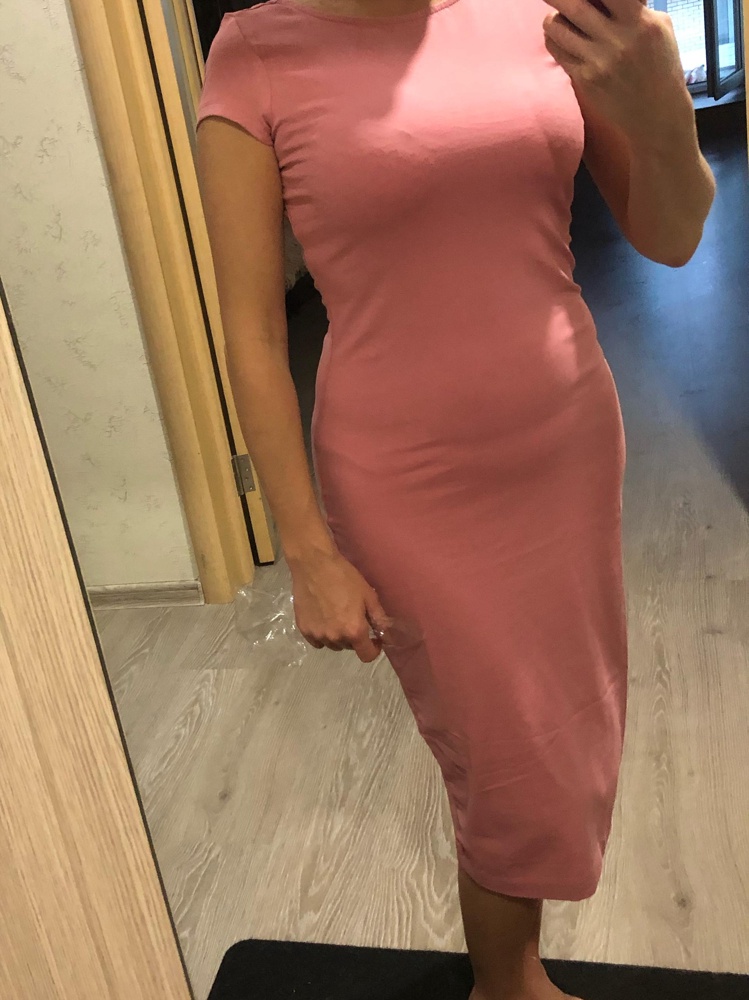 Плотный трикотаж, на рост 158 ниже колен, размер S , наверное нужно было М, уж сильно облегает то что не нужно)))