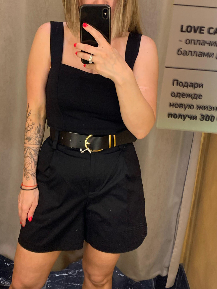 Супер топ, брала к шортам, сбоку на молнии. 