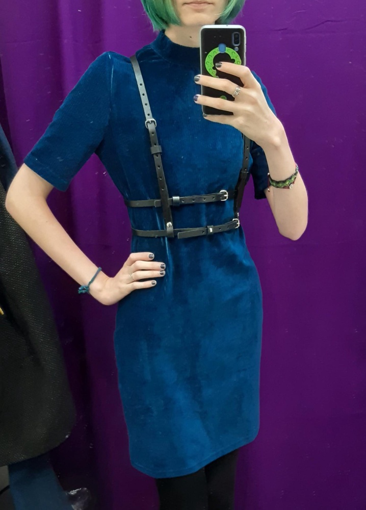 Заказывала на выбор 4, эта модель понравилась больше всех. Отлично смотрится, очень удобная, надевается и снимается легко. То, что надо.