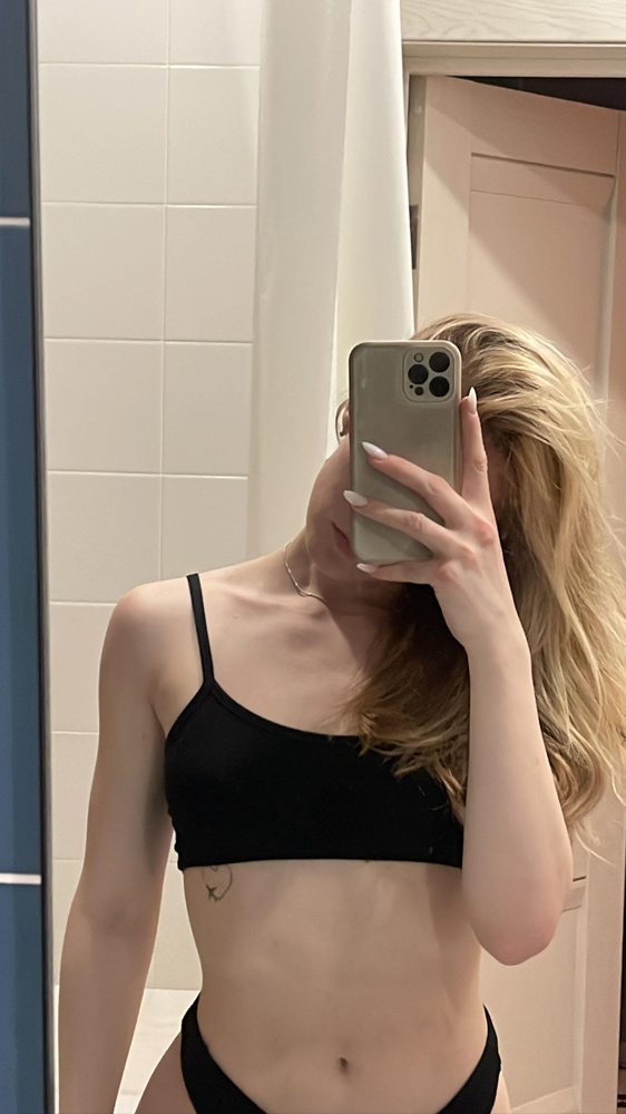 Это лучшее белье 💔заказала уже два комплекта) я в полном восторге, очень приятное качество, аккуратные швы) занимаюсь в комплекте в зале, топ прекрасно держит грудь 😍максимально комфортно) ОЧЕНЬ СОВЕТУЮ!