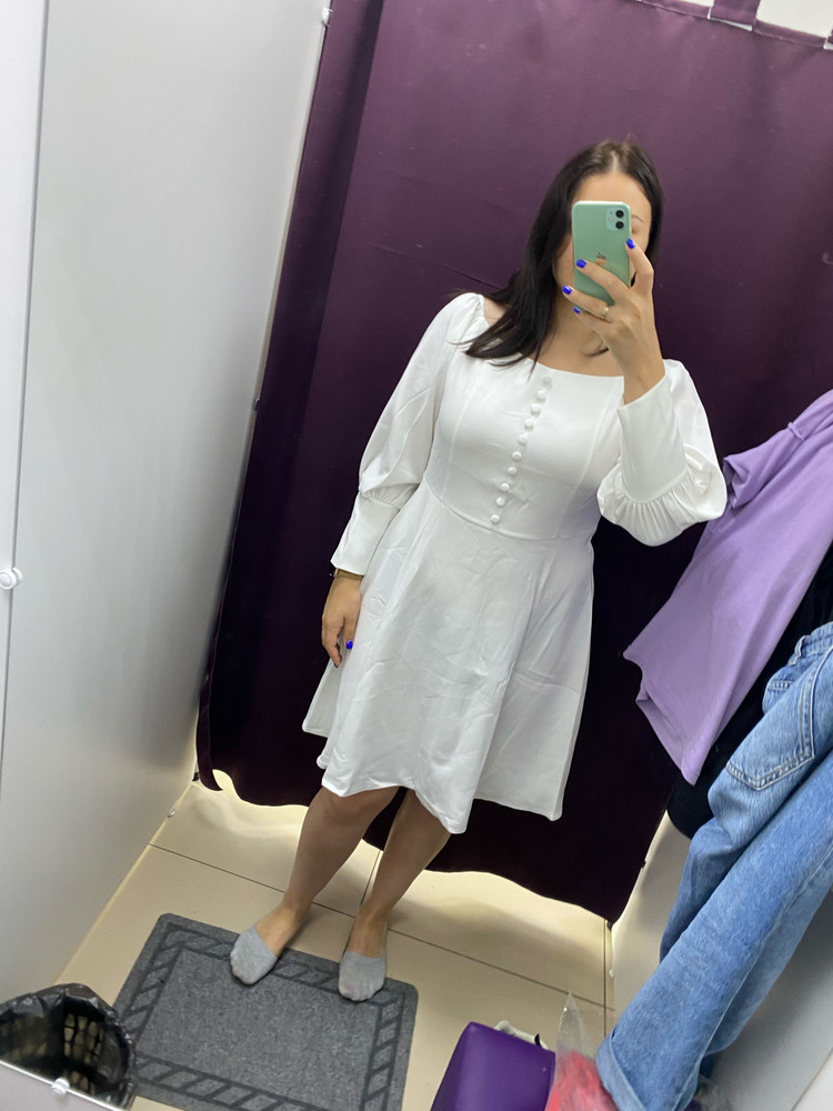 Отличное платье, швы ровные, удачно подобрала размер благодаря таблице размеров.