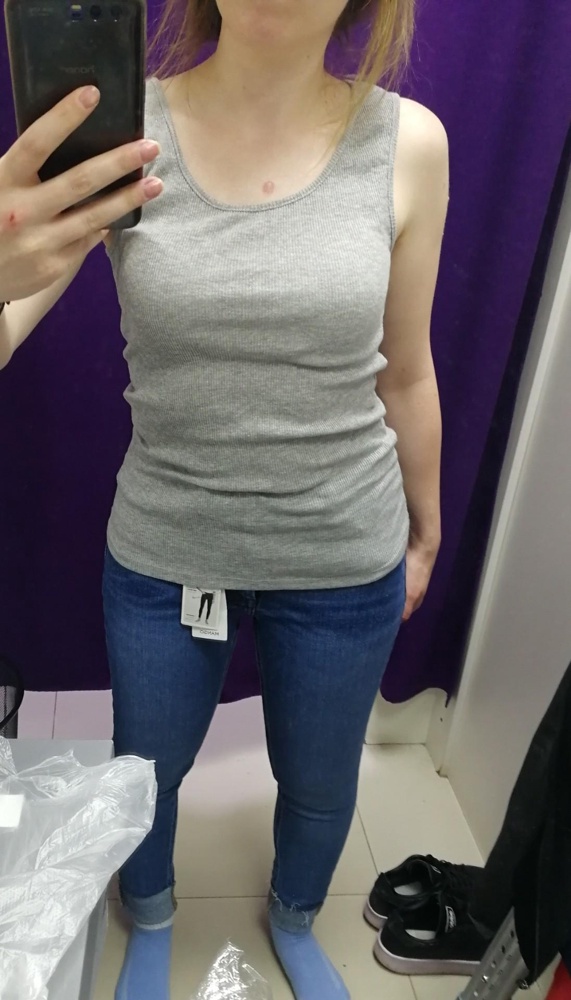 Маечка супер! В описании ошибка - серая не 100% хлопок. Но от этого думаю только выиграла вещь - тянется хорошо, очень мягкая приятная, одно удовольствие одеть. Цена смешная. Рекомендую!!