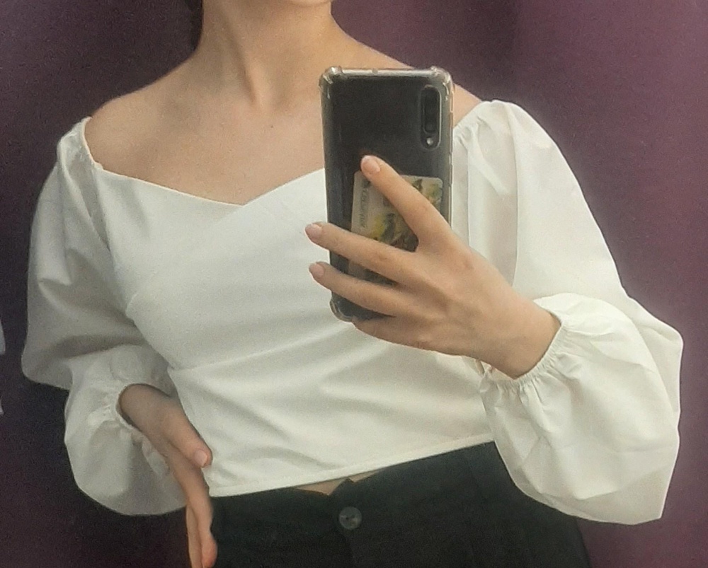 блузка шикарна, села по фигуре,правда в груди немного сжимает,но это не критично