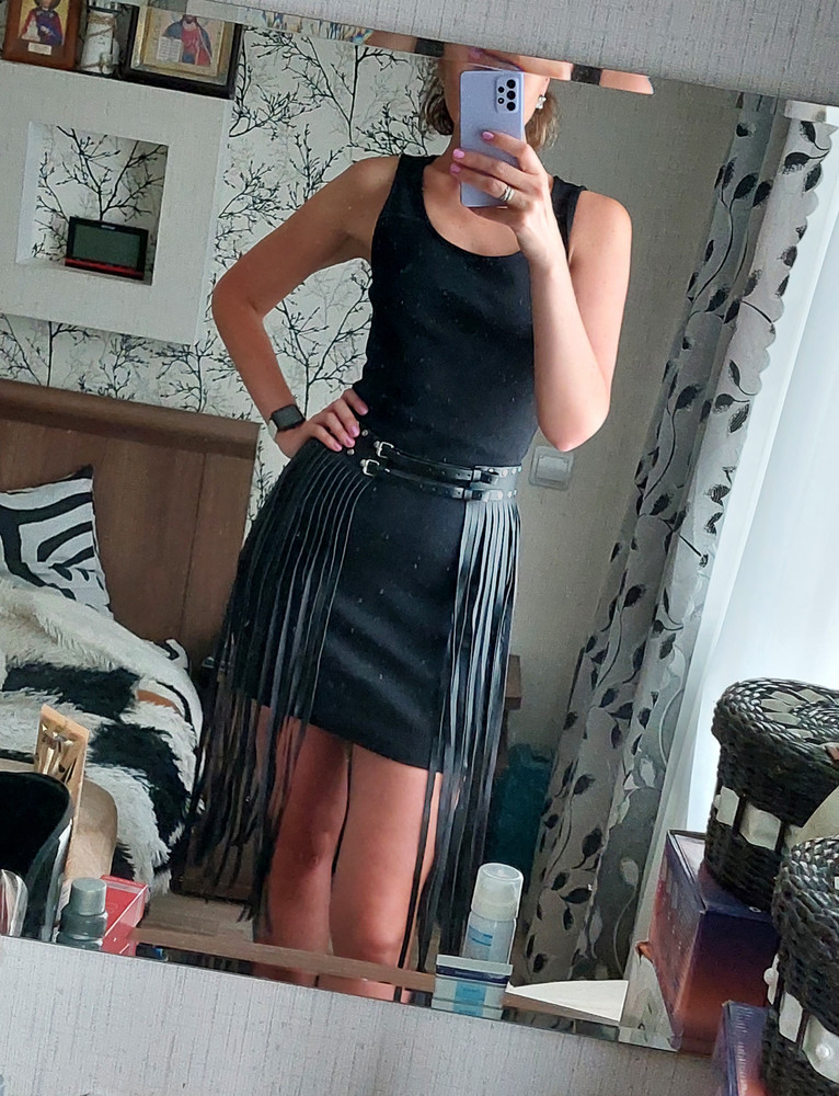 Очень крутой ремень. Мне оказался великоват, пришлось пробивать дополнительные дырки.