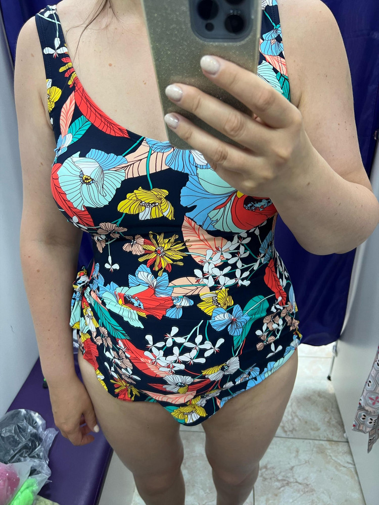 На фото выглядит красивее, животик скрывает, чашка для меня не подошла велико немного.