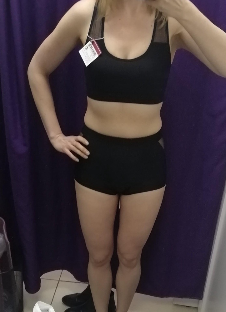 Грудь как то странно в купальнике разместились, трусы сплюснули ягодицы, в цело не плохо, но мне не подошло совсем.