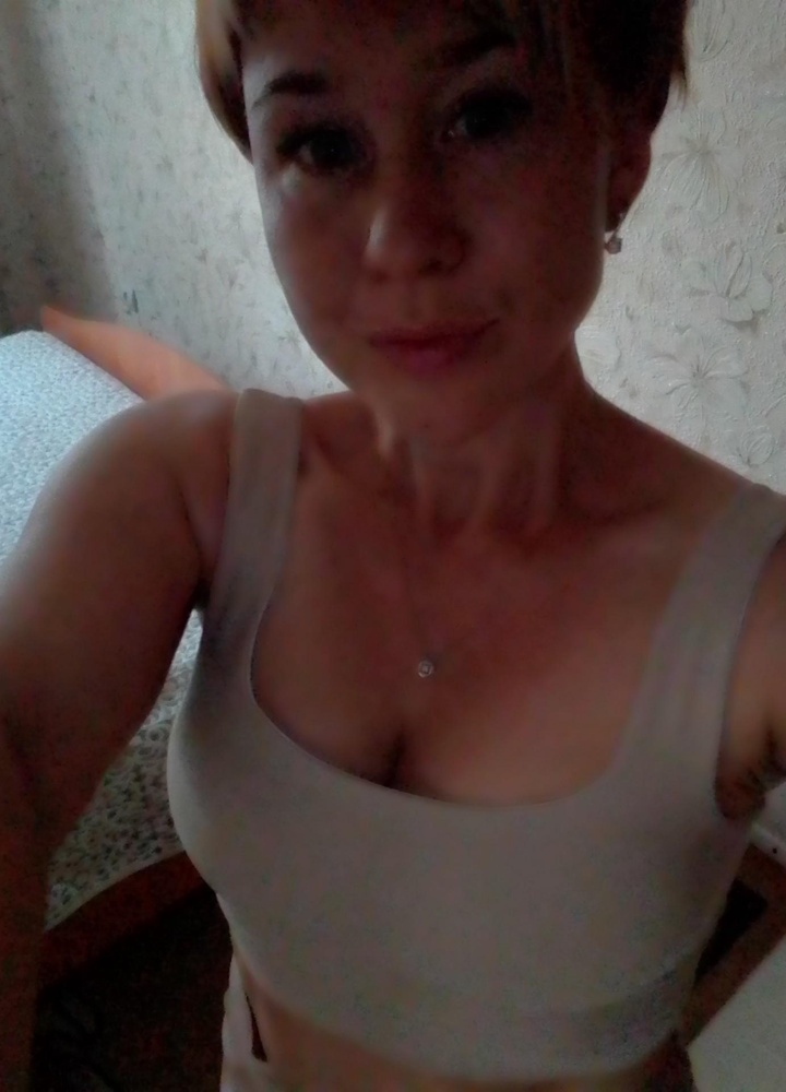 Топ просто🔥💯! Думала, что будет сад, но всё идеально! Грудь хорошо держит и на тренировку можно в нём и с любимой юбочкой надеть! Он универсален!!! Спасибо!