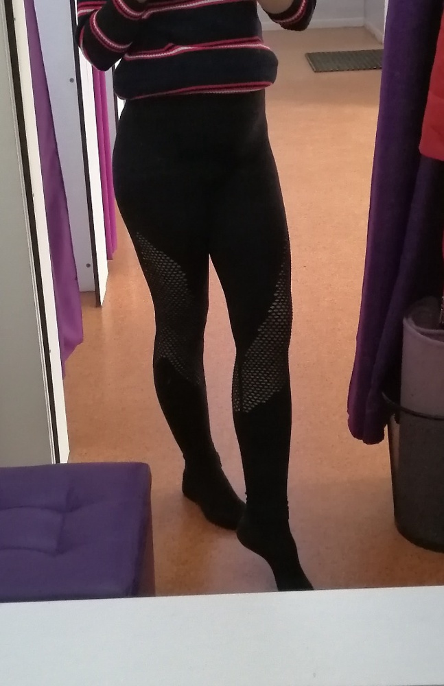 Офигенные, плотные, не просвечивают качество огонь. После нескольких стирок с ними всё в порядке. А вообще не было никогда проблем с трикотажем этой фирмы. Водолазки всегда долго носятся.