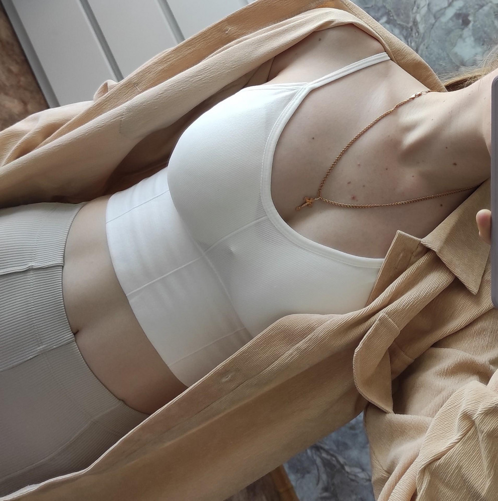 Понравился, всё соответствует, жаль, что чашечки просвечивают.