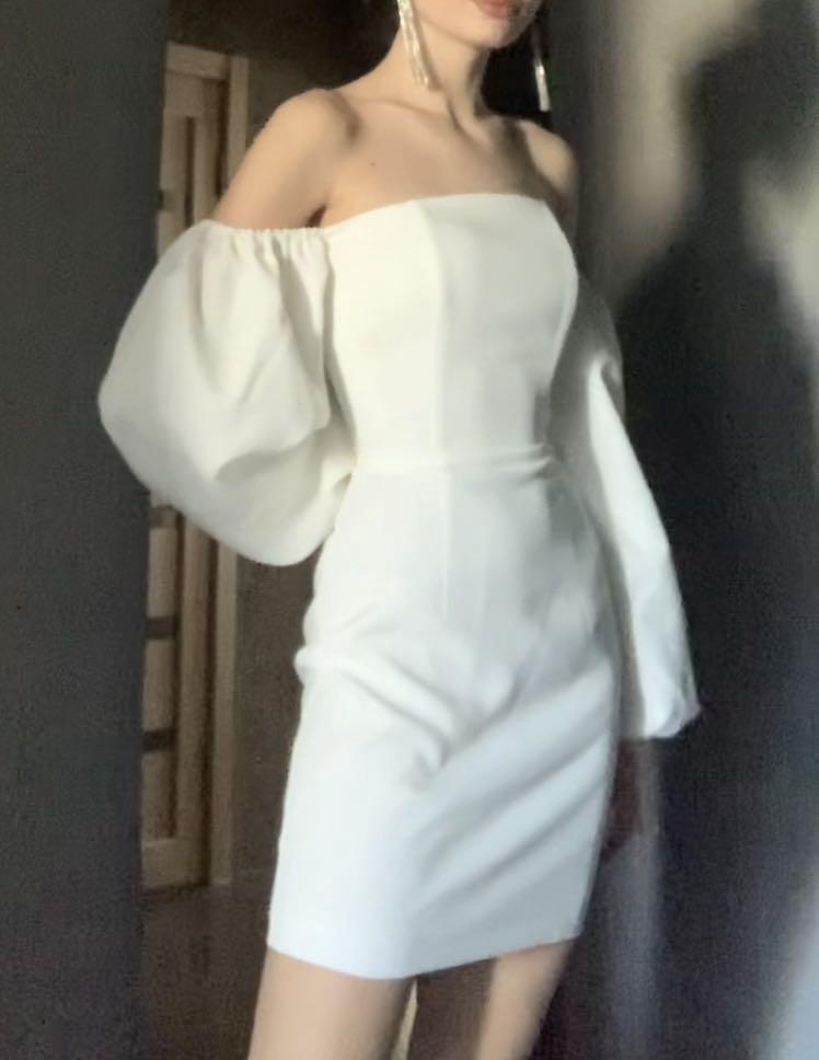 фоткала на нокиа, извините. ну а платье шикардос, качество идеальное. всем советую!!!