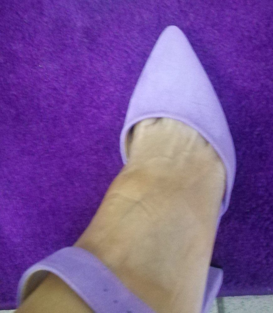 Туфли хорошенькие. Но цена конечно завышена. Брать не стала не красиво смотрелись на моей ноге.