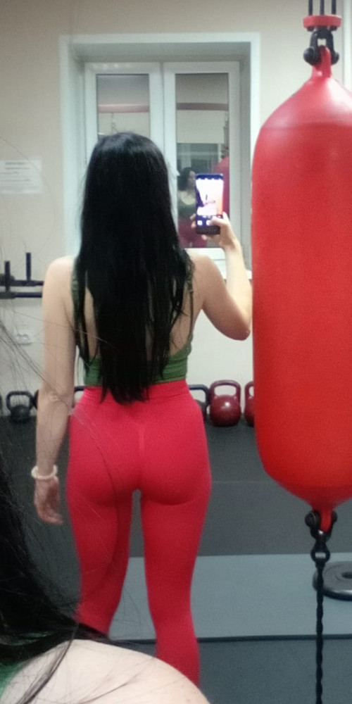 Просто офигенные. Теперь мои любимые.Подчёркивают достоинства и скрывают недостатки.