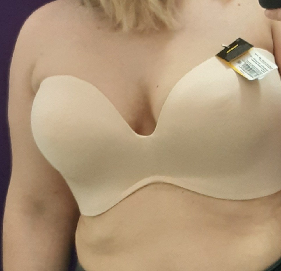 Пушка-бомба! Девочки, если подберёте размер правильно, будет вам счастье) держит прекрасно, сидит хорошо, не сползает)
Пришёл не мятый, ткань и швы качественные👍 благодарю производителя🤗