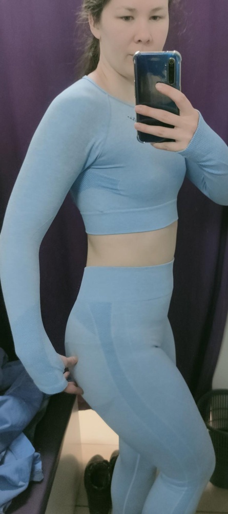 Костюм хороший, ткань приятная. Штаны сели хорошо, а вот топ не очень-длина рукова не подошла( это индивидуально) и нет дополнительного лифа. Возврат