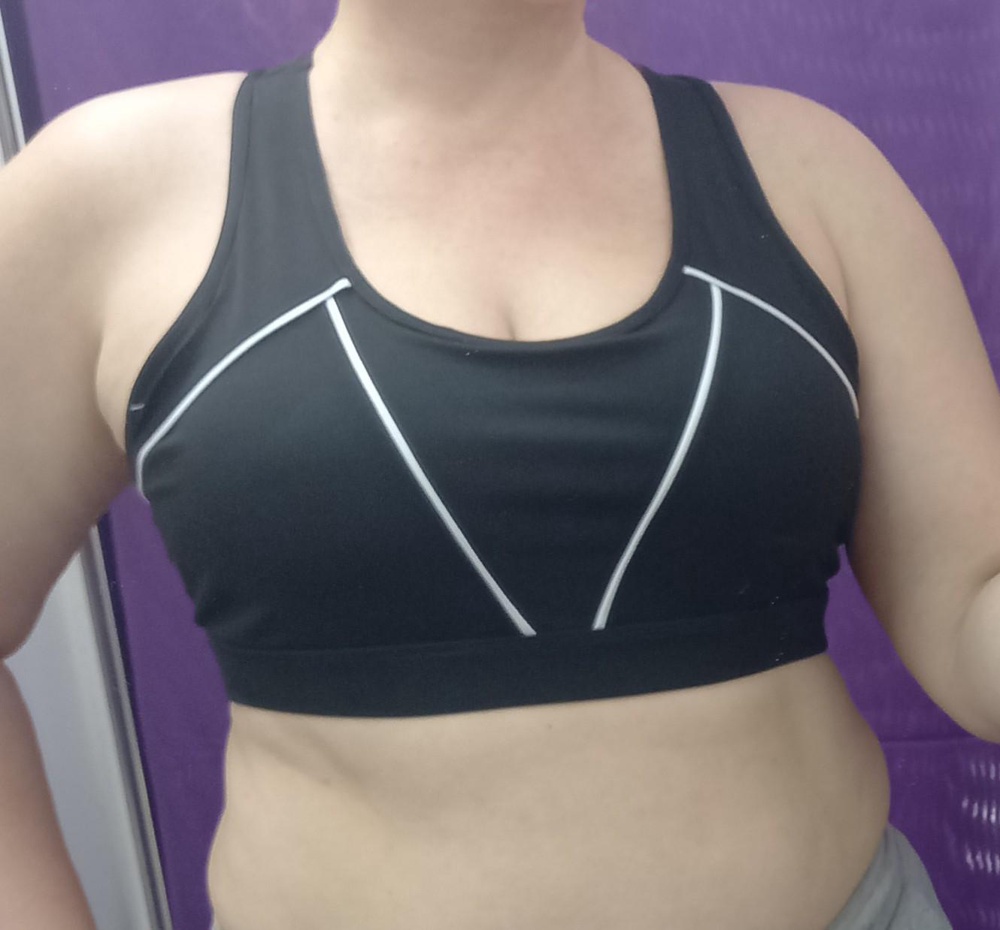 Понравился очень! Не подошёл размер. На ОГ 106в проймах  велико. Грудь держит отлично! Жду на размер меньше))