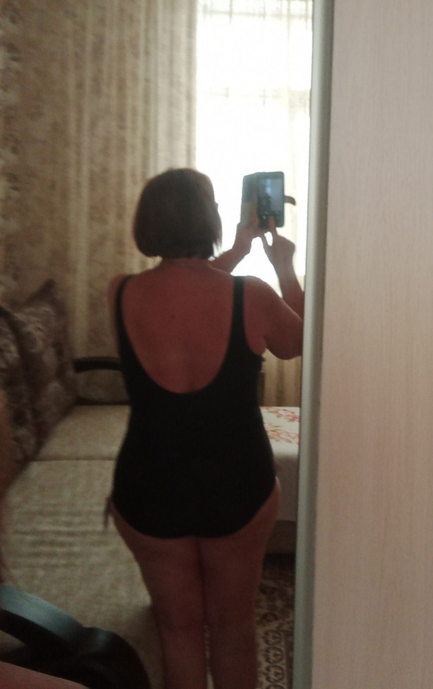 Брала купальник для бассейна, мне понравился, с высоко закрытой спиной, сидит очень даже неплохо, хотя и без чашек, но внутри есть подкладка на груди с резинкой. Хотела после примерки взять в другом цвете, но ценник поднялся на 218₽, покупала за 682₽