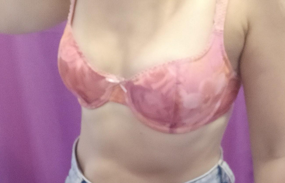 Бюстик очень хороший, но очень большемерит. Явно не 80 В, чашка как минимум D объëм 85-90 для сравнения выложила фото другого бюстика р-р 80В