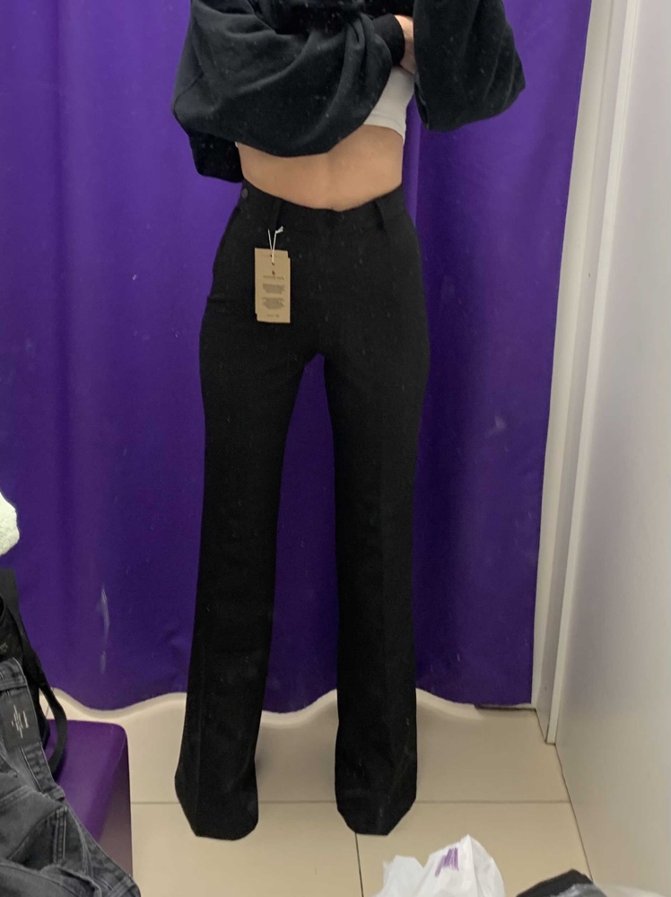 На от62 об90 размер 42. На рост 175+каблук, как и в предыдущих отзывах, длина хорошая. А теперь крик души: ЖЕНЩИНЫ! Придите в себя! Научитесь измерять свои параметры!!! Научитесь читать описание и таблицу размеров! Если ваш 46-й не лезет в 42-й, это не значит что одежда — маломерка. А для тех, кто оставляет комментарии в стиле: «на вес 55 размер xs нормально» и «на рост 165 размер 44 малы в талии» в аду будет отдельный котёл🤦🏼‍♀️