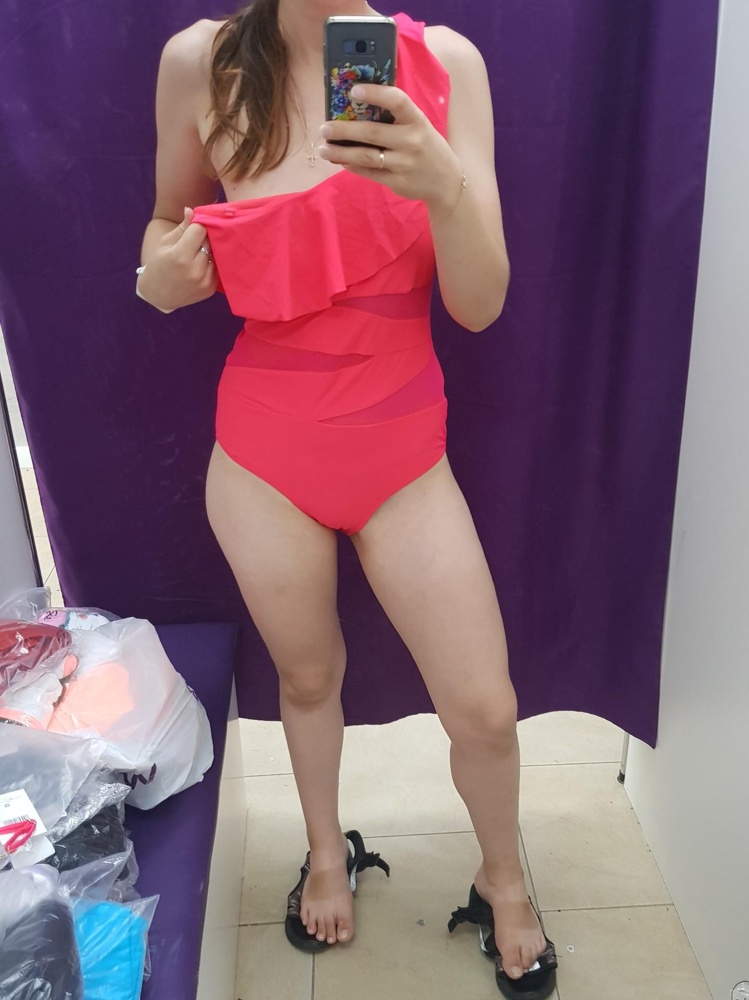 Эта модель явно для огромной груди и маленькой попы. У меня все наоборот, поэтому отказ.