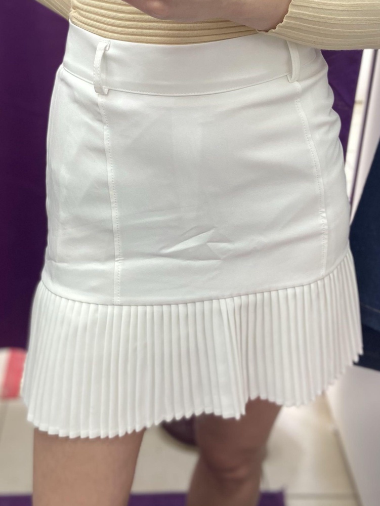 Юбка сидит хорошо, удобная, размер в размер,но был бы материал поплотнее( просвечивает ткань, так что видно где смялась подкладка, немножко портит вид, тч возврат. 