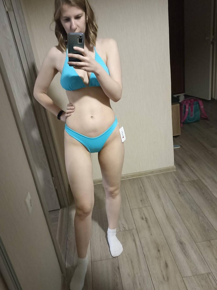 Отличный купальники, цвет обалденный.