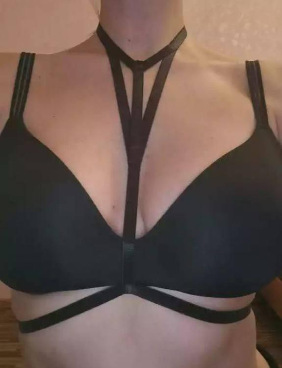 Довольна покупкой. Хорошее качество и удобные регулировки. Смотрится отлично. Советую 👍🏻