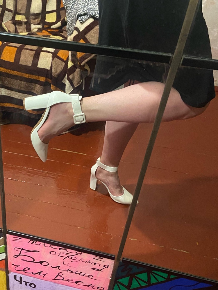 Стильные и элегантные туфли, без дефектов, все мои оценили положительно😌Заказывала 2 разные модели у этого бренда. И именно эти больше к сердцу легли ❤️‍🔥Единственное, туфли были в ужасной коробке, которая держалась на скотче, внутри только 1 упаковочный мешочек, но хорошо что хоть пыльник и ложка на месте. Очень печалит такое отношение к товару со стороны покупателей и службы доставки ВБ. 