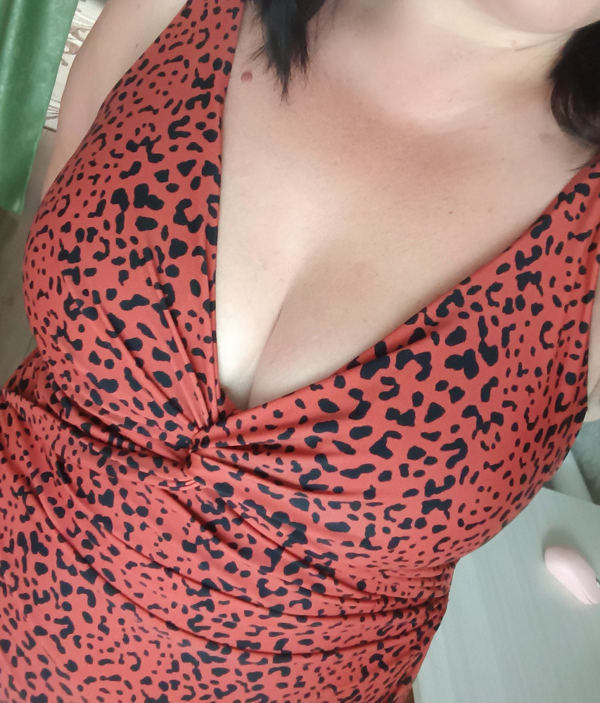 Если бы можно было поставить 10 звезд, я бы поставила. Купальник отличный. Брать надо действительно на размер меньше . Я прислушалась и не прогадала. На мой 54 , 52 размер сел идеально , ничего нигде не передавливает.