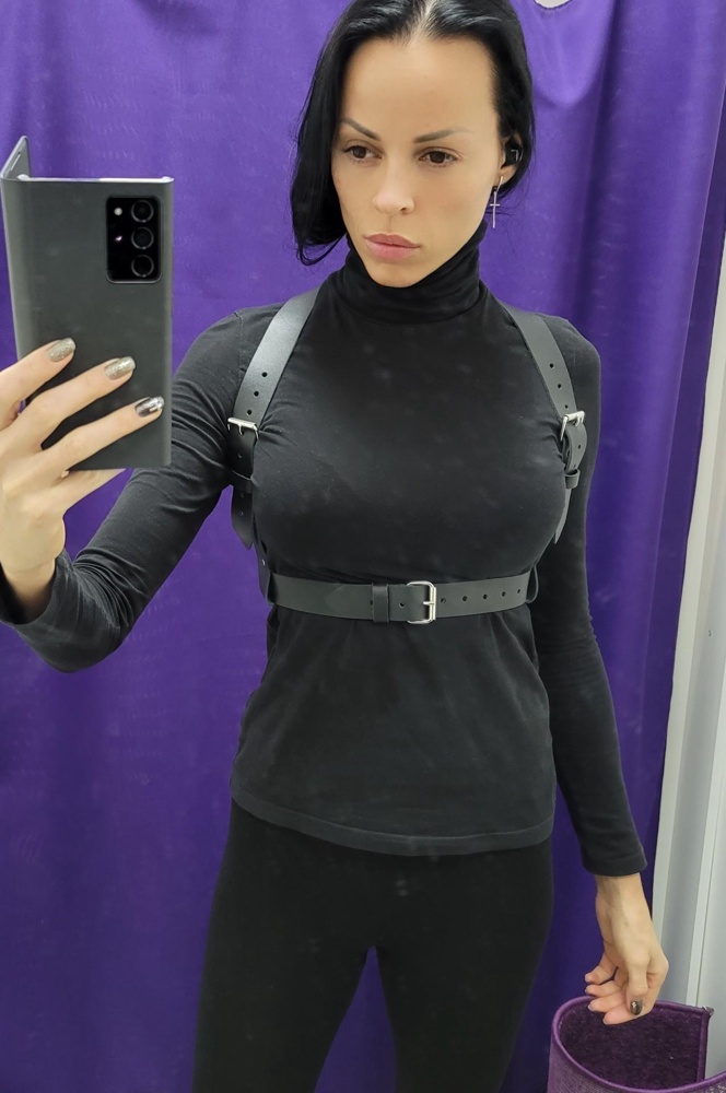 Кожа, грубая, но мне это понравилось,  соответствует общему виду.

Параметры в профиле. 
И свои заполните,  пожалуйста,  для взаимного удобства подбора размеров!.