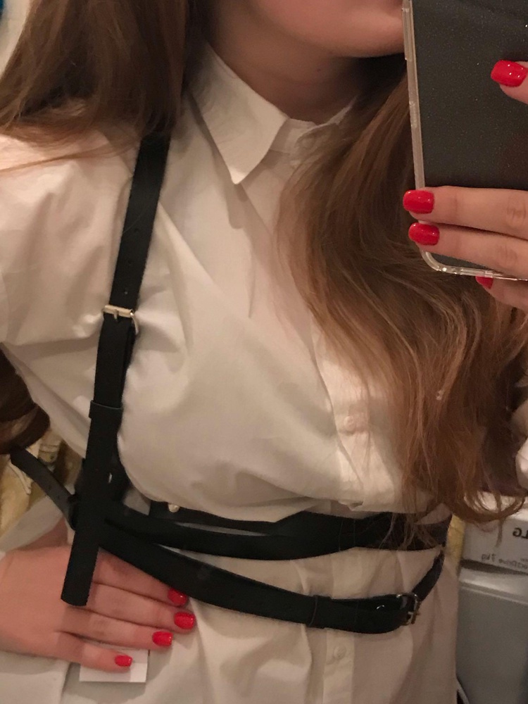 52-54 как будто на 58 , на мой размер оказался очень большим, у меня 52, но мне так понравился что решила пробить дырки где-нибудь в ателье