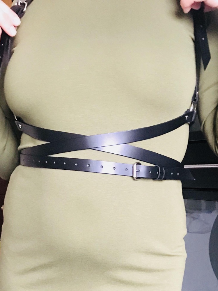 Качество хорошее, прям пахнет кожей! Сидит шикарно, мне все понравилось. И цена нормальная! Спасибо