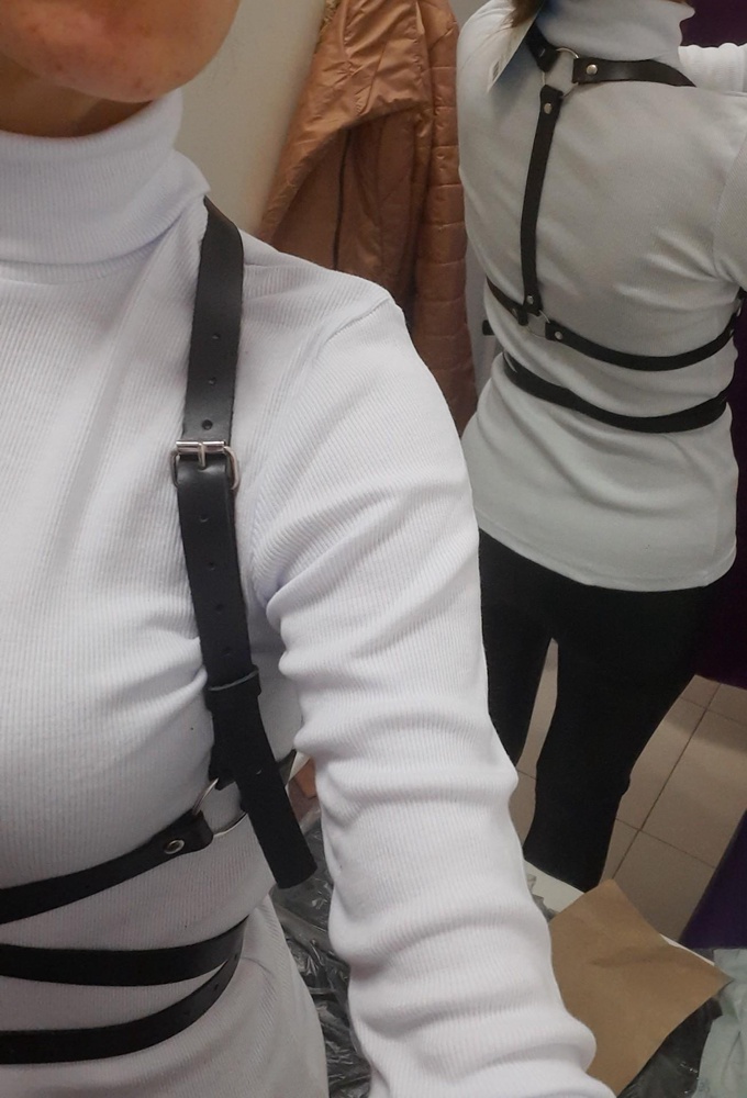 Качественная,интересная вещица. 969 р. Думала не кожа, похоже на кожу,ну или качественный кожзам. Мой размер 44. Взяла 44-46. Короче,довольная)))