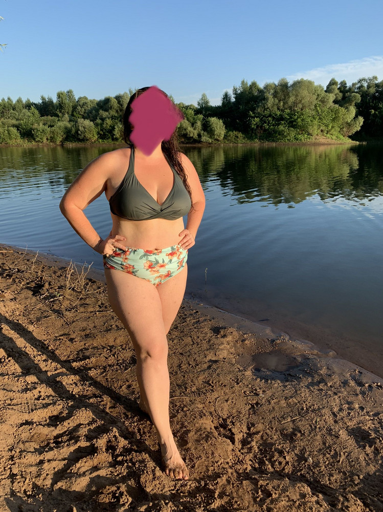 Удобный, симпатичный купальник, грудь держит, трусы не давят, мне было важно чтоб он был удобный, удобно было Плавать 👍