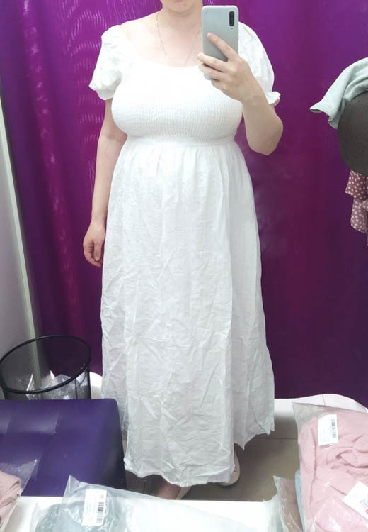 Взяла на беременный животик, село хорошо. Рукава можно поднять, можно спустить на руки. Верх хлопковый приятный на ощупь, подклад полиэстер, придает подолу тяжесть, не просвечивает и красиво ниспадает.