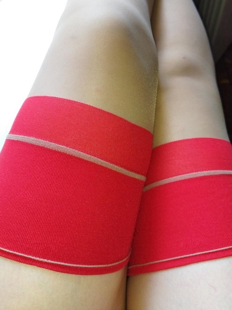 Чулки - огонь 🔥 Качественные, хорошо сидят на ногах, к телу приятные. На рост 162 см 1-2  подошли отлично. Кто пишут, что совсем не держатся, видимо не прочитали, что данные чулки для использования с поясом.