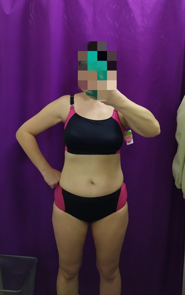 Купальник не понравился. Ткань тонкая. На ОБ 98 плавки врезались в бока в размере 46. Лиф закрытый, это хорошо, карман для протеза из тонкой тянущейся сетки, это плохо, застёжка пластик, встроенные чашки тоже не понравились (слишком жёсткие с острыми краями). Раньше ткань у этого производителя была плотнее. На плавках при такой ткани просто необходимо делать подклад (хотя бы спереди).