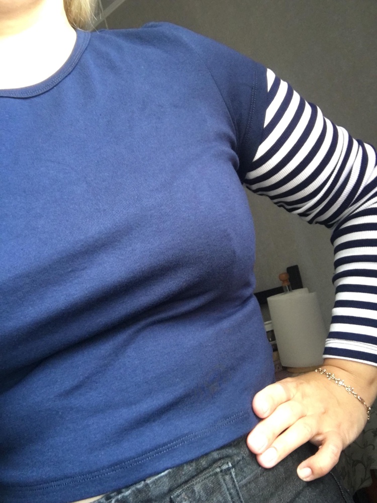 Что заказала ,то и получила . Коротковата ,но это и было в планах ,носить под комбинезон или джинсы с высокой талией . Спасибо . 