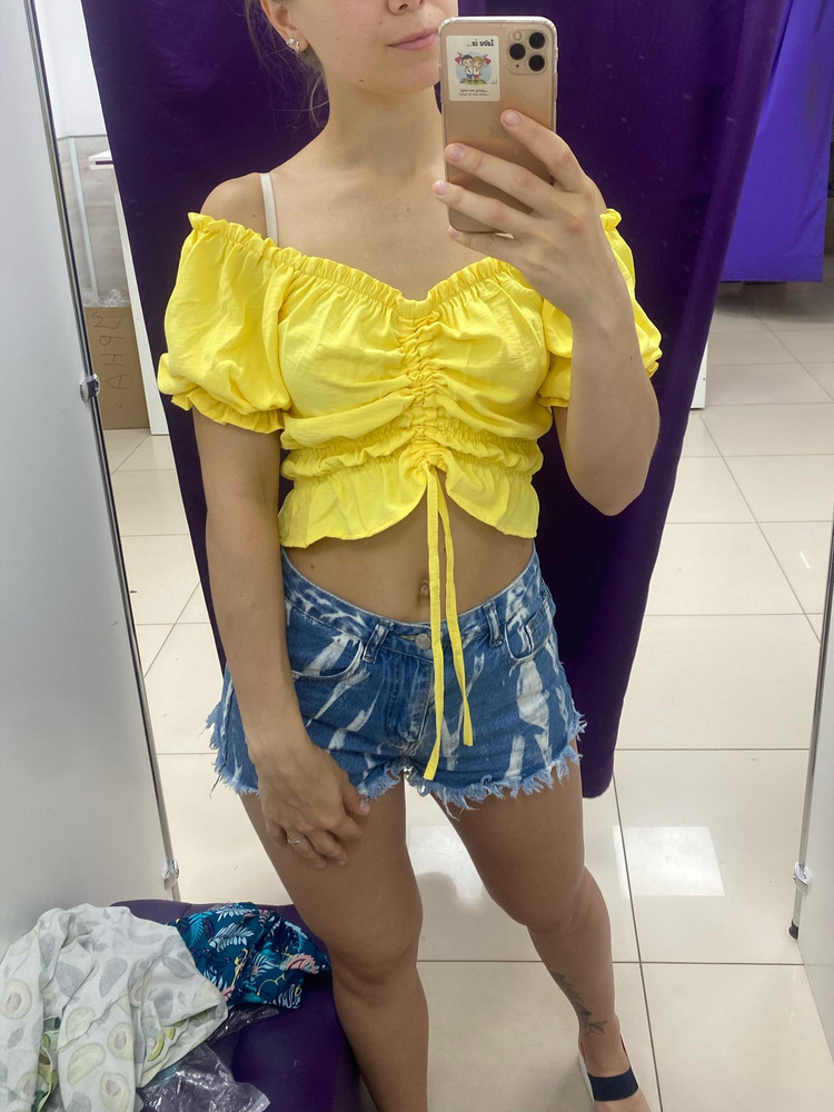 Брала размер xs, если хотите по свободнее, смелее берите размер больше. Удобный и яркий топ. Очень довольна