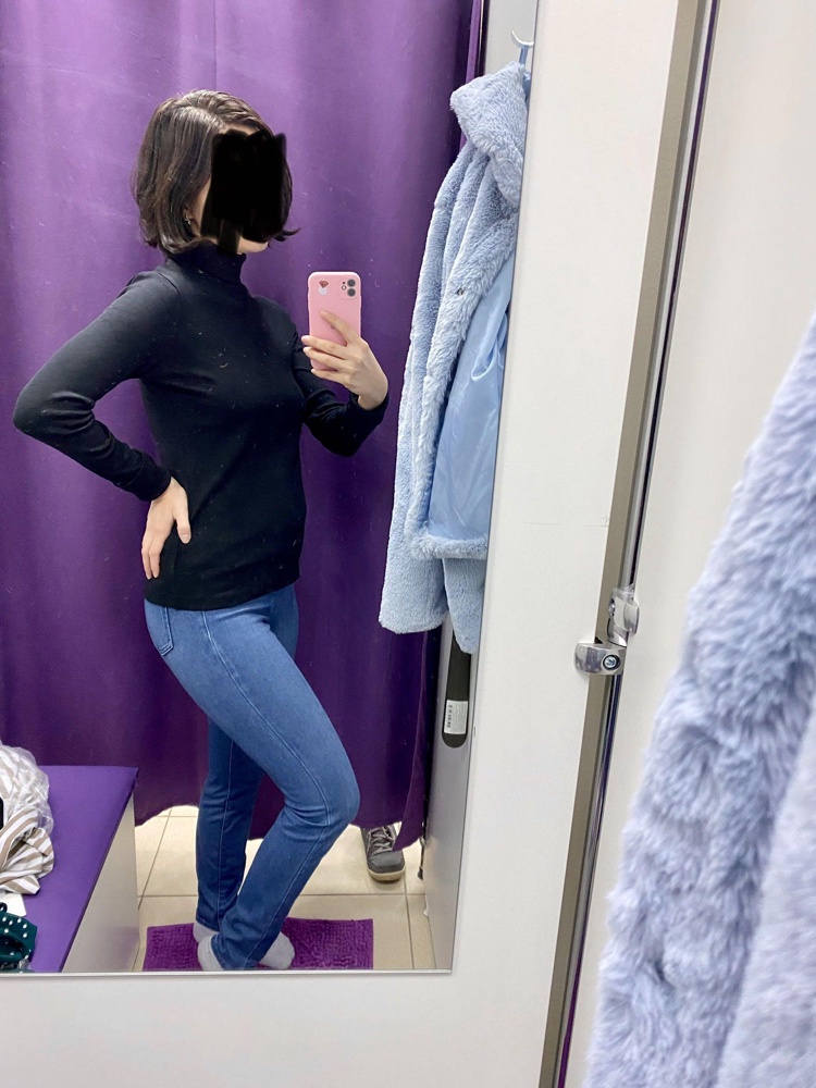 Добротная базовая водолазка, в носке хорошо себя показала, сидит красиво. Хочу ещё белую заказать