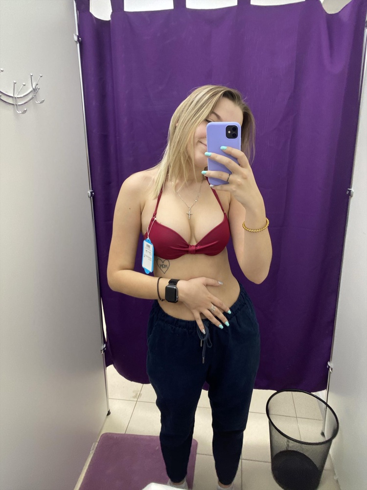 Девчули со стандартным размером 75В - берите смело 75С. Я тут неделю пыталась по отзывам выяснить какой же взять( из-за отсутствия в наличии 75В) , выбирала между 75С и 70В и заказала 70В.. Чашка сама по себе маленькая очень и половина пуш-апа 😥на детскую грудь как будто , еле сосцы прикрывает , так что берите 75С и будет вам счастье . По качеству пушка, но буду перезаказывать на Сшку 🤷🏼‍♀️ 