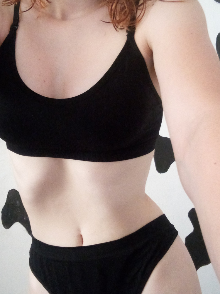 Ребяяят, отвал всего, вот только есть маленькая дырочка с боку на трусах, не суть. Бельё мне понравилось, за носки отдельное спасибо.