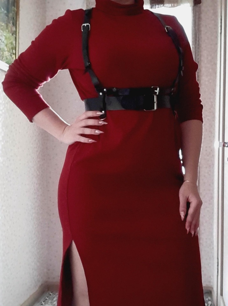 Прислали не ту модель, но оставила, с платьем смотрится классно. Пришлось повозиться "налаживая сбрую" )) но результат огонь)