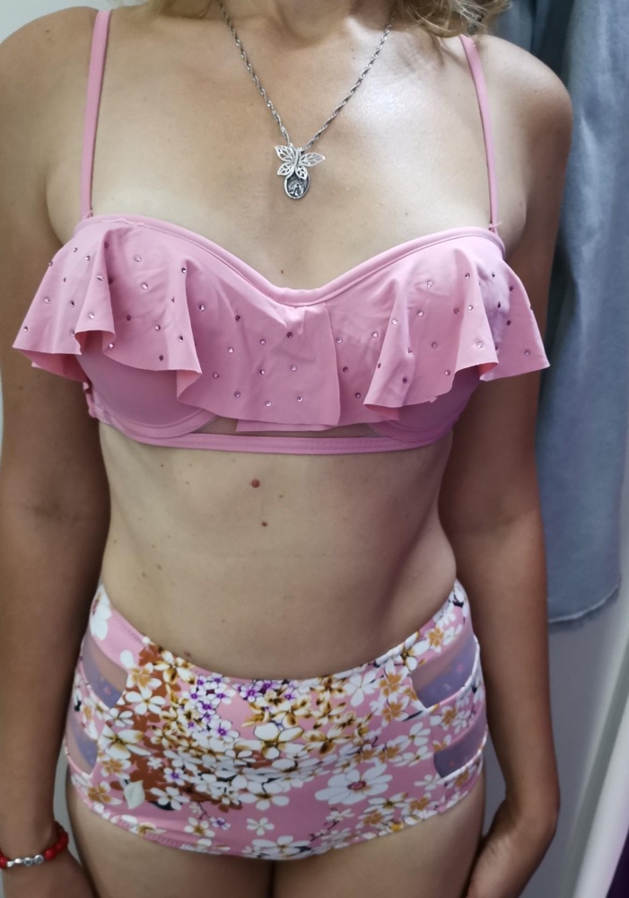 Дочке купальник понравился. А после цены 1800 за 878 руб вообще подарок.