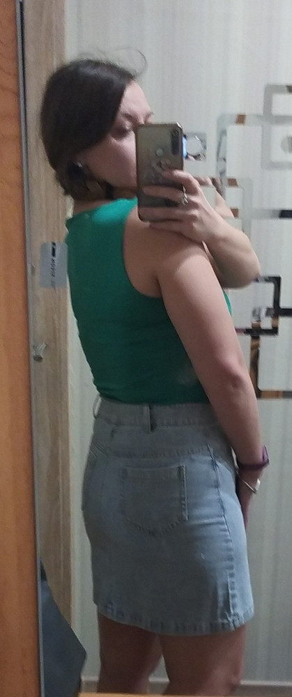 Майка супер , вообще классная ткань приятная , на груди и спинке подклад , что было приятной неожиданностью при получении товара .