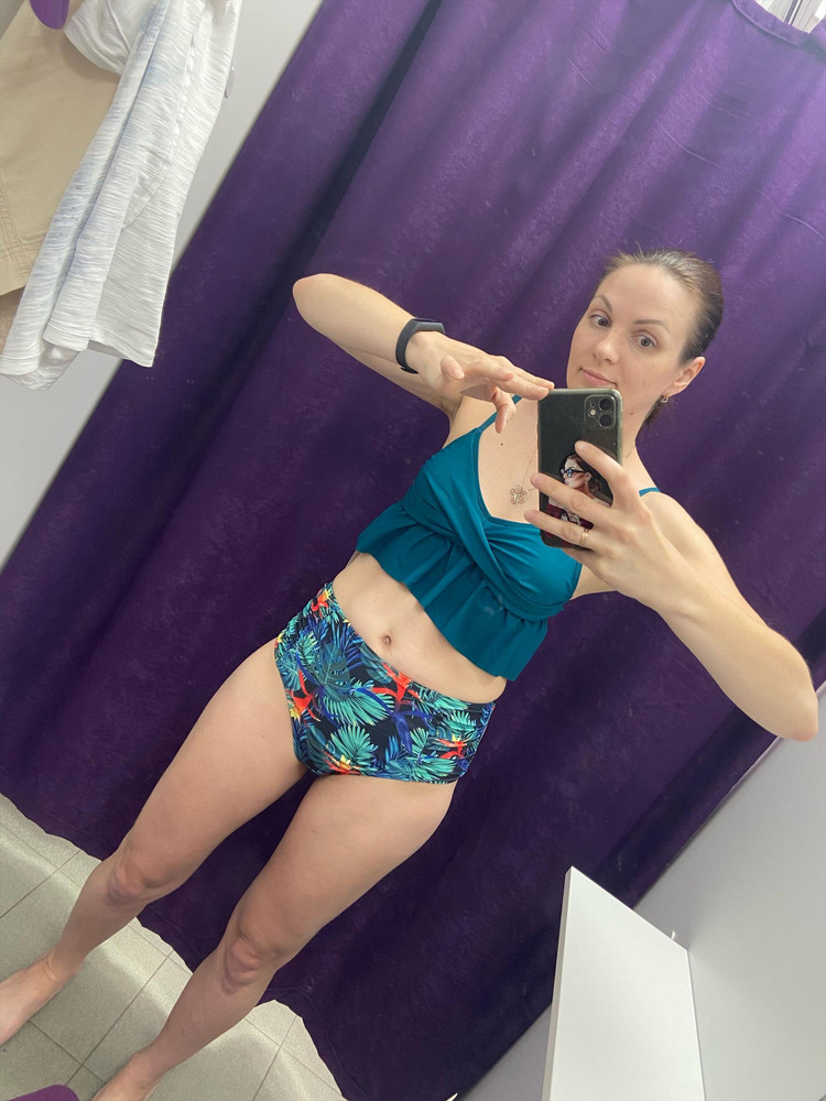 Очень понравился цвет, дизайн, но для своей фигуры выбрала другую модель, этого же производителя. 