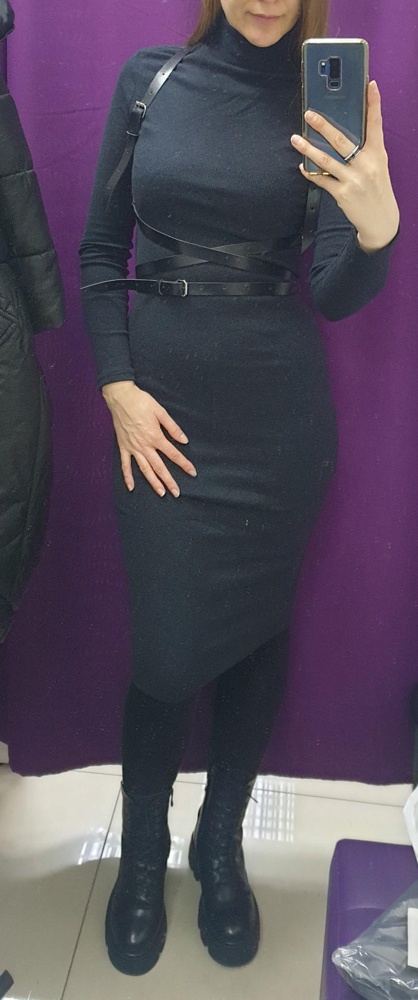 А мне не понравилась выделка кожи,смотрится тонковато,и дешевит этим,а так,сидит отлично конечно,но думаю,что будет красится ещё,как и другие,так что отказ в пользу другой.