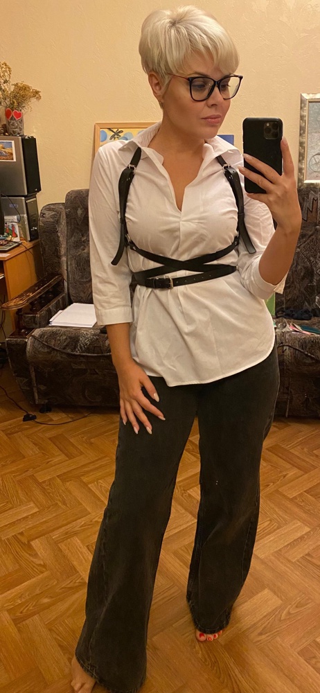 Портупея очень понравилась. Кожаная она или нет - это мне совершенно не важно) смотрится здорово, платье приобрело совершенно другой вид, я довольна. 