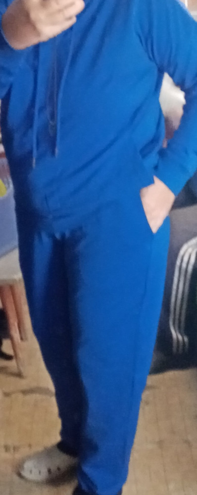 Отличный костюмчик, разм. 50,карманчики  на брюках и курточке. Рекомендую всем.